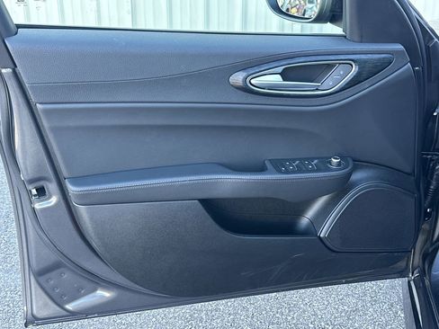 Used 2024 Alfa Romeo Giulia Sprint image 8