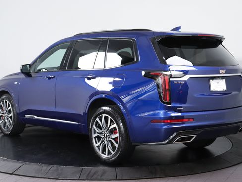 Used 2023 Cadillac XT6 Sport w/ Technology Package image 3