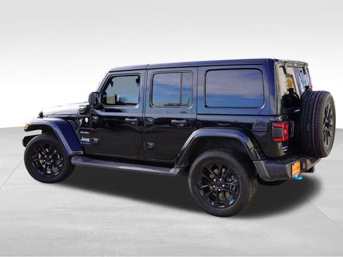 Used 2023 Jeep Wrangler Unlimited Sahara w/ Cold Weather Group image 9