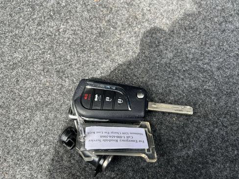 Used 2025 Toyota Corolla LE FWD image 21