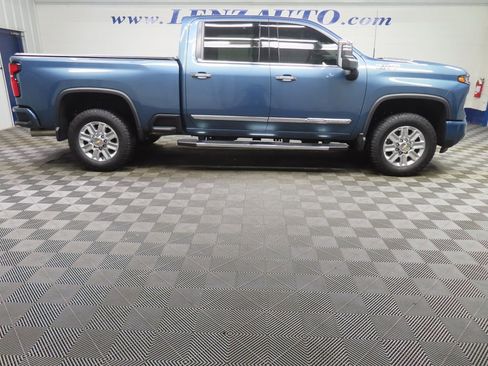 Used 2025 Chevrolet Silverado 3500 High Country w/ High Country Premium Package AWD/4WD image 2
