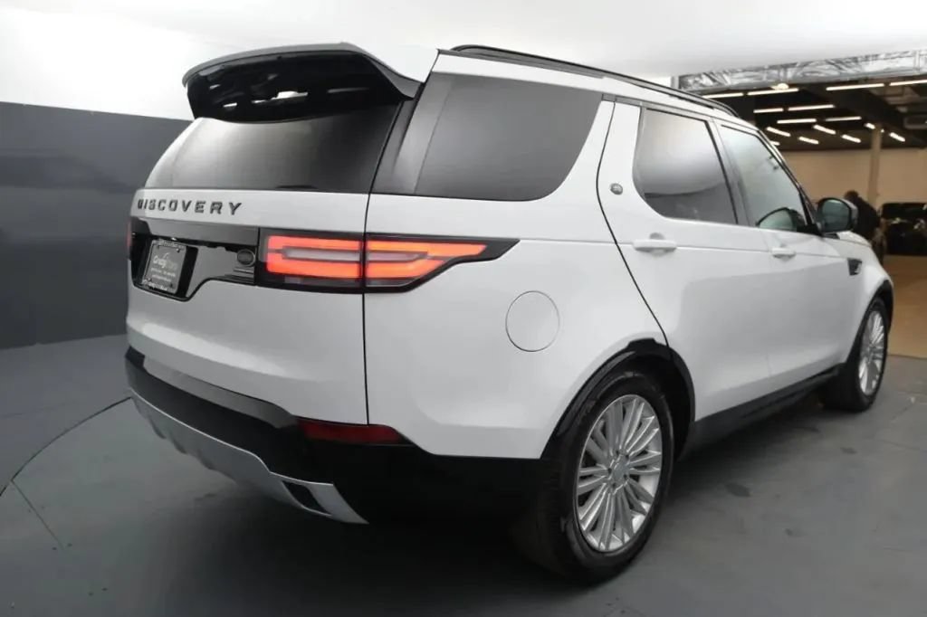 Used 2020 Land Rover Discovery Landmark AWD/4WD image 5