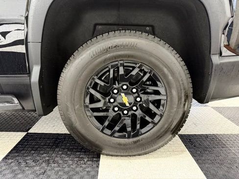 Used 2025 Chevrolet Silverado EV LT image 13