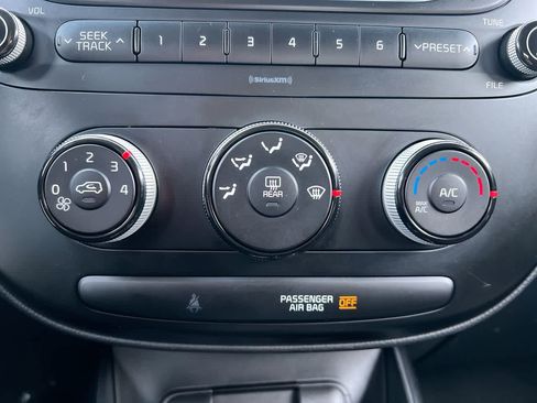 Used 2017 Kia Soul image 19