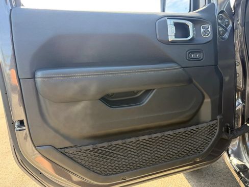 Used 2025 Jeep Wrangler Unlimited Sahara w/ Safety Group AWD/4WD image 9