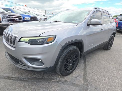 Used 2019 Jeep Cherokee Latitude Plus AWD/4WD image 2