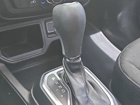 Used 2018 Jeep Renegade Latitude w/ Popular Equipment Group FWD image 20