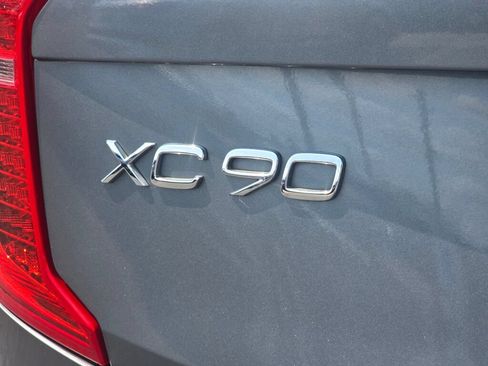 Used 2018 Volvo XC90 T6 Momentum w/ Convenience Package AWD/4WD image 13