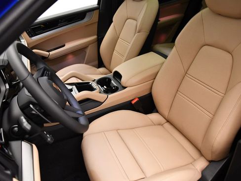 Used 2025 Porsche Cayenne S image 5