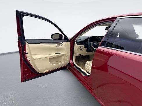 Used 2015 Lexus ES 350 w/ Luxury Package image 9