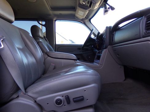 Used 2005 Chevrolet Avalanche Z71 w/ Sun And Sound Package image 21