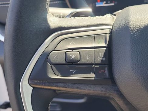 Used 2023 Jeep Grand Cherokee Limited AWD/4WD image 14