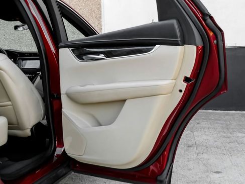 Used 2018 Cadillac XT5 FWD image 52
