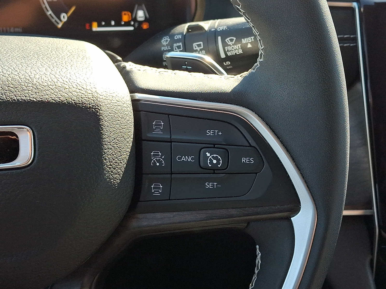 Used 2023 Jeep Grand Cherokee Limited AWD/4WD image 24