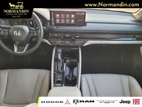 Used 2025 Honda Accord Touring image 6