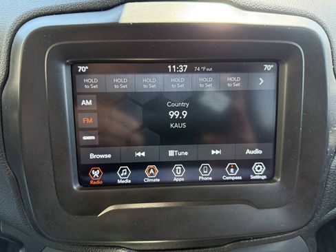 Used 2018 Jeep Renegade Latitude AWD/4WD image 16