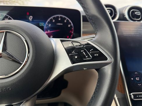 Used 2024 Mercedes-Benz GLC 300 4MATIC image 25