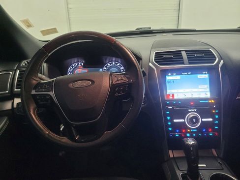 Used 2018 Ford Explorer Platinum AWD/4WD image 22