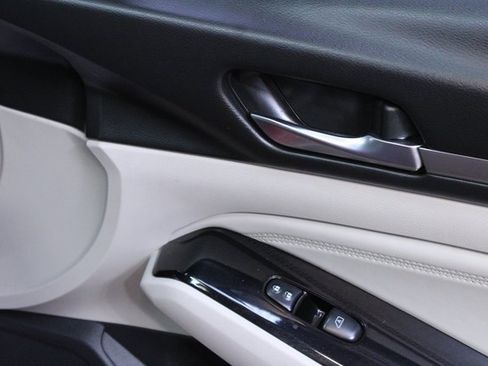 Used 2020 Nissan Altima 2.5 Platinum image 9