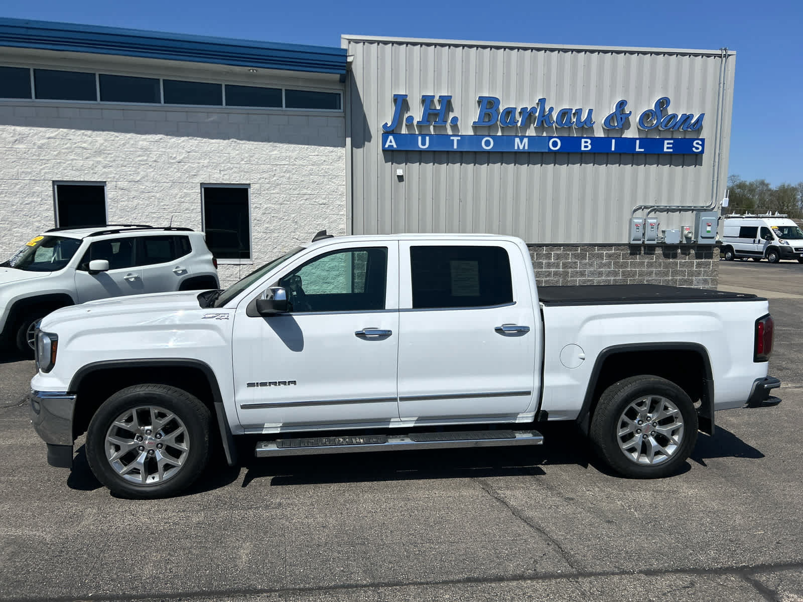 Used 2018 GMC Sierra 1500 SLT w/ SLT Premium Package AWD/4WD image 4