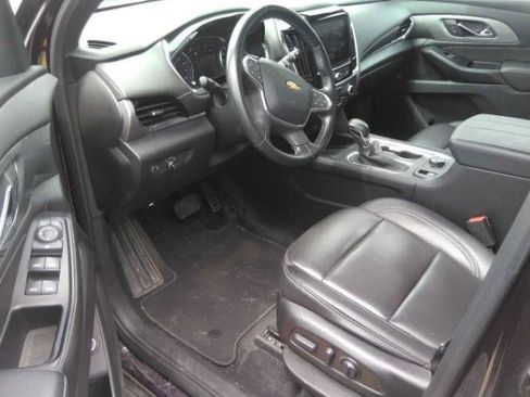 Used 2023 Chevrolet Traverse LT AWD/4WD image 3