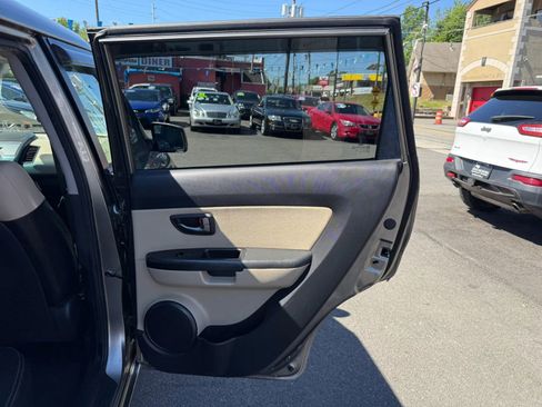 Used 2011 Kia Soul ! FWD image 40