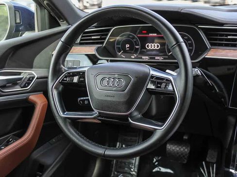 Used 2022 Audi e-tron Premium w/ Convenience Plus Package image 16