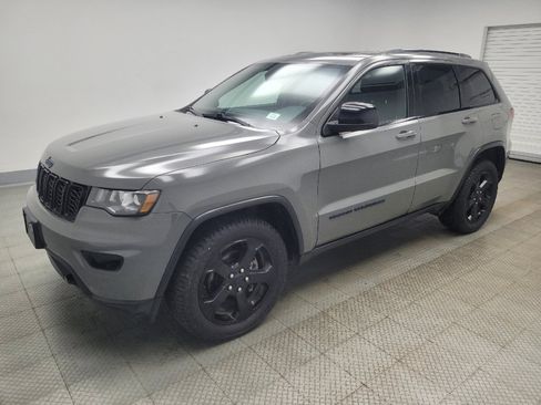 Used 2019 Jeep Grand Cherokee Laredo image 2