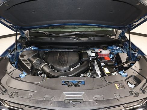 Used 2025 Chevrolet Traverse LT image 32