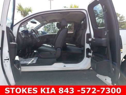 Used 2018 Nissan Titan S image 24
