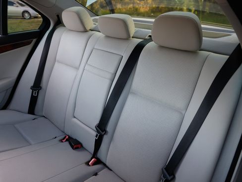 Used 2010 Mercedes-Benz C 300 Sedan image 8