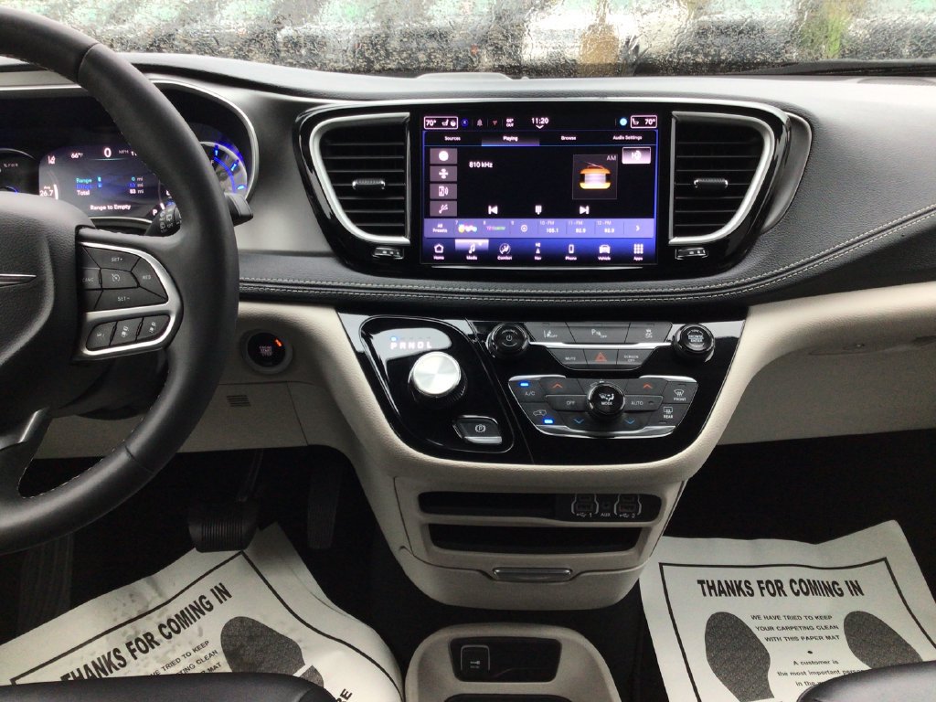Used 2024 Chrysler Pacifica Limited FWD image 18
