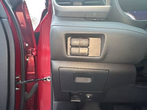 Used 2024 Toyota Highlander LE image 14