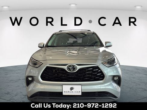 Used 2022 Toyota Highlander LE FWD image 16