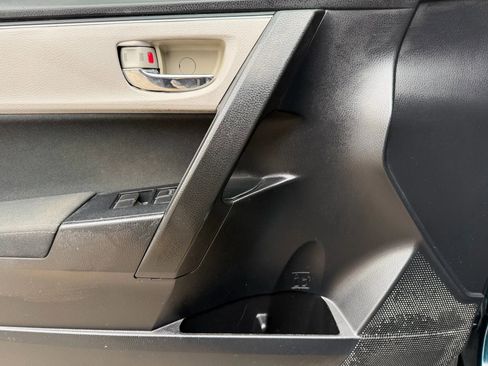 Used 2018 Toyota Corolla LE image 9