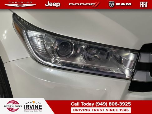 Used 2019 Toyota Highlander XLE image 7