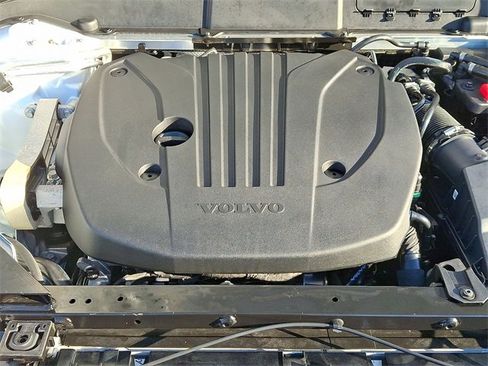 Used 2025 Volvo XC60 B5 Core image 28