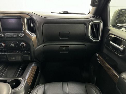 Used 2019 Chevrolet Silverado 1500 High Country w/ Technology Package image 18
