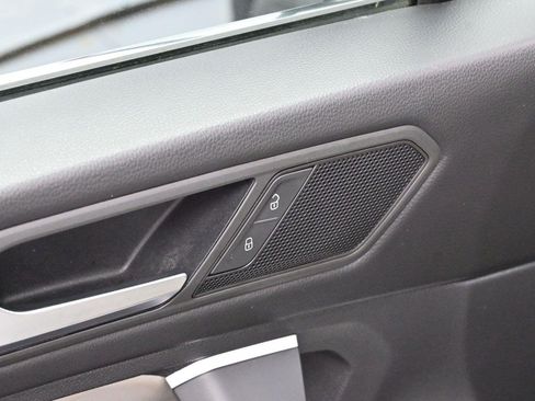 Used 2019 Volkswagen Tiguan SEL FWD image 10