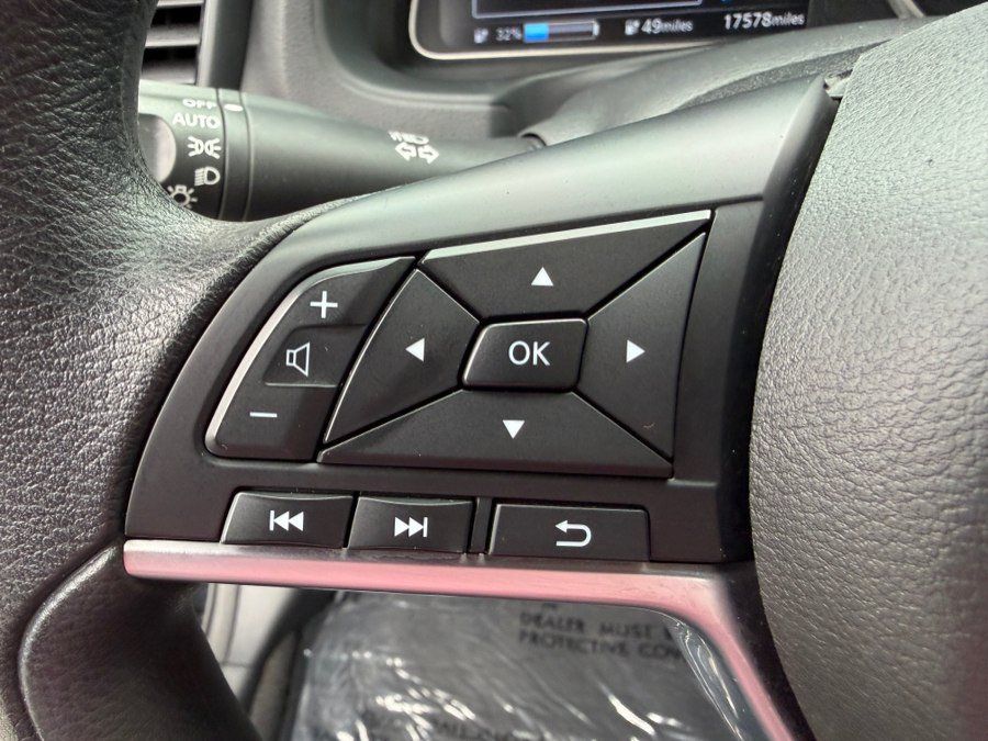 Used 2025 Nissan Leaf S FWD image 12