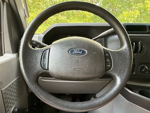 Used 2015 Ford E-350 and Econoline 350 Super Duty image 12