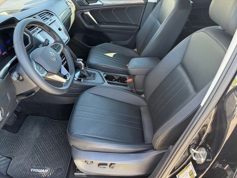 Used 2023 Volkswagen Tiguan SE image 10