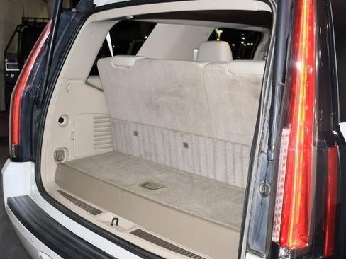 Used 2020 Cadillac Escalade Premium Luxury image 21