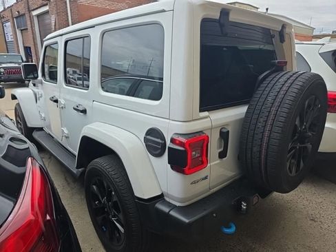 Used 2022 Jeep Wrangler Unlimited Sahara w/ Cold Weather Group image 4