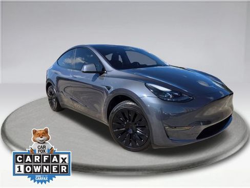 Used 2023 Tesla Model Y 2WD image 2