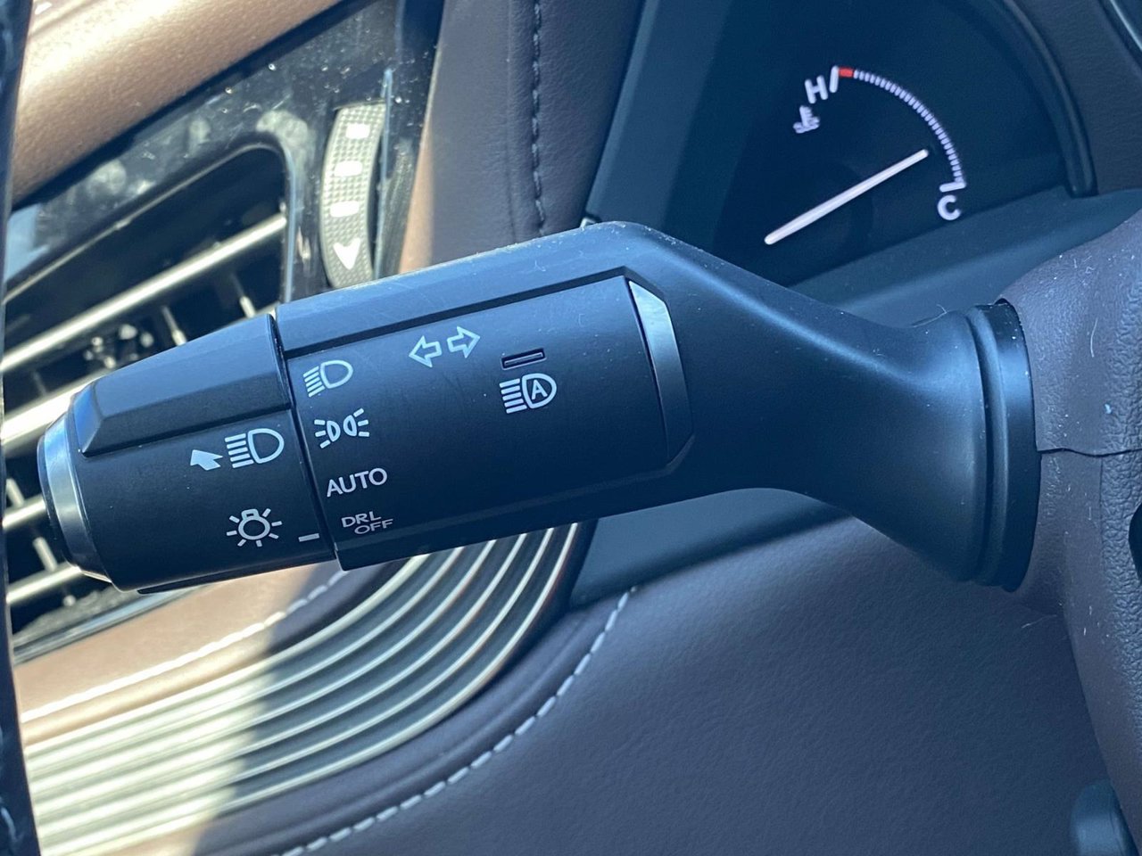 Used 2018 Lexus LS 500 w/ Accessory Package (Z2) RWD image 32