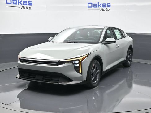 Certified 2026 Kia K4 FWD image 3