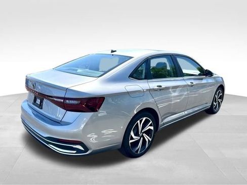 Used 2025 Volkswagen Jetta SEL FWD image 7