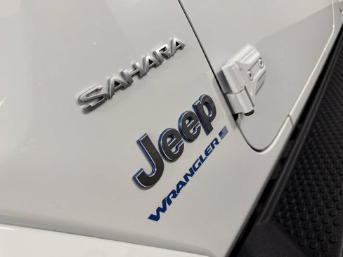 Used 2023 Jeep Wrangler Unlimited Sahara AWD/4WD image 18