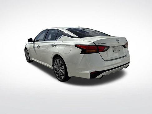 Used 2024 Nissan Altima 2.5 SL FWD image 6